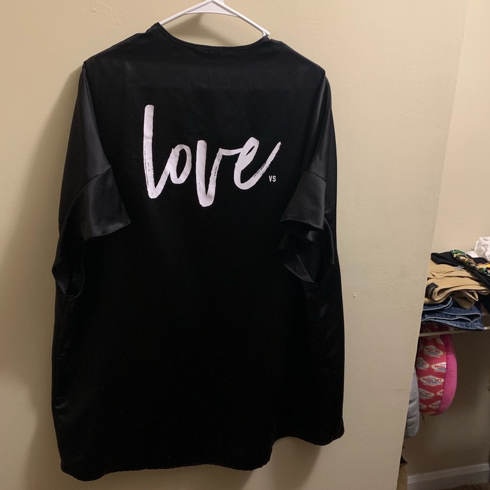 **NWT** VS LOVE BLACK ROBE SATIN